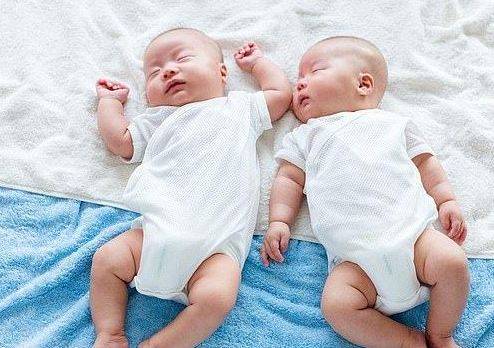 Woman gives birth to twins from different fathers