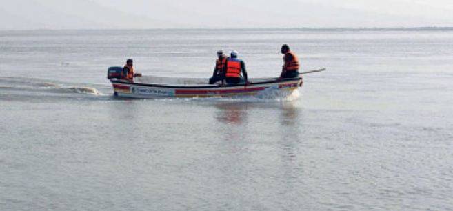 Rescue under way after boat capsizes in Indus River