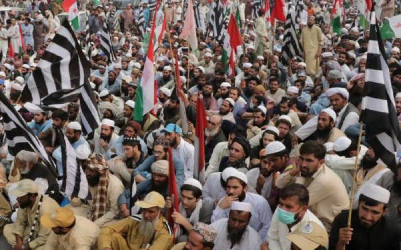 JUI-F's Plan B: Protesters continue to block highways across country 
