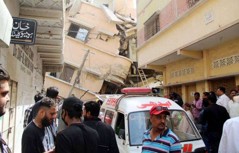 Death toll from Karachi building collapse reaches 16