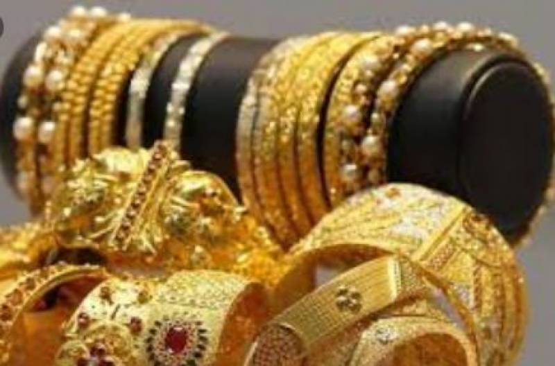 Gold hit an all-time high, near Rs100,000 per tola