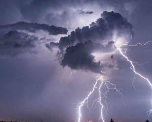 Lightning strikes kill more than 100 in India