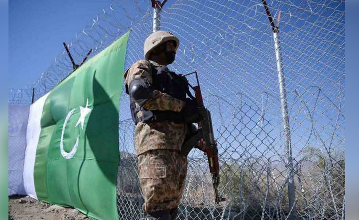 Two soldiers martyred as troops intercept terrorists at Pak-Afghan border