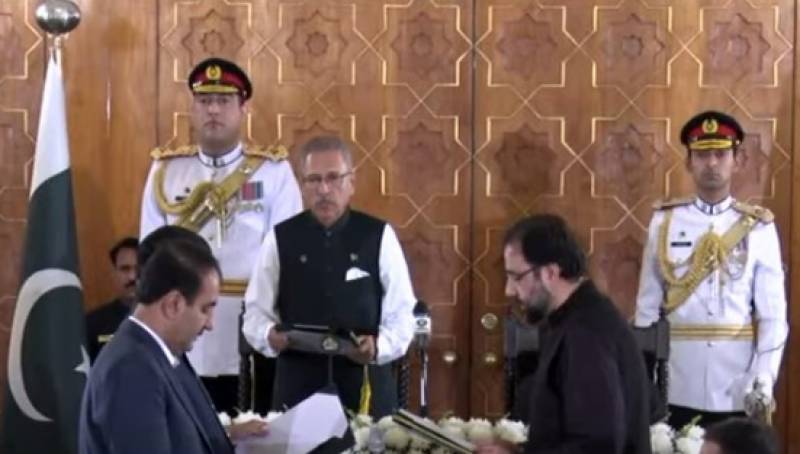 President Arif Alvi administers oath to four new members of federal cabinet 