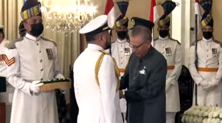 President Alvi confers Nishan-e-Imtiaz (M) on Malaysia’s royal navy chief