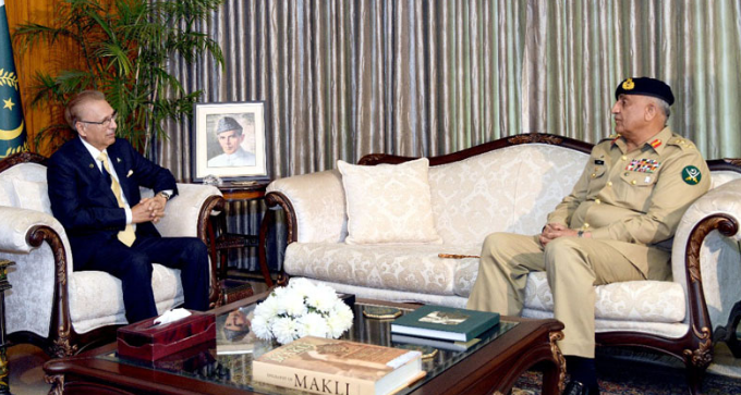 COAS Bajwa pays farewell visits to President Alvi, PM Shehbaz