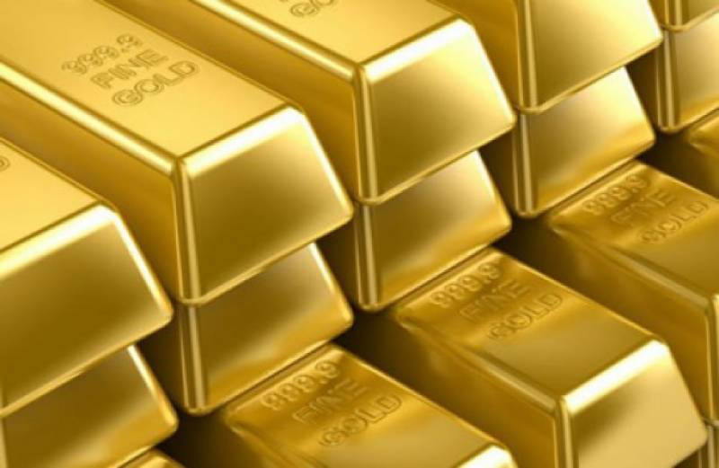 Gold prices declines by Rs700 per tola