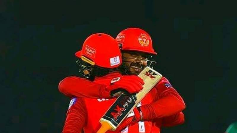 Islamabad United beat Multan Sultans by 2 wickets