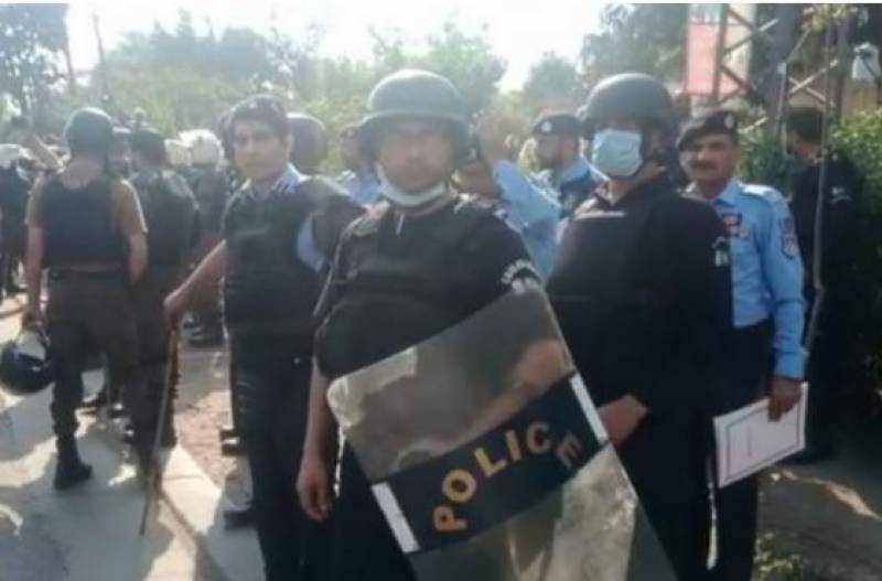 Lahore: PTI supporters clash with police in Zaman Park to block Imran Khan's arrest