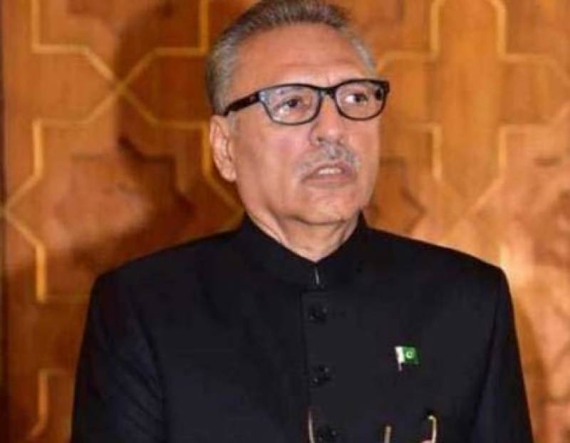 President Alvi confers military awards on armed forces personnel