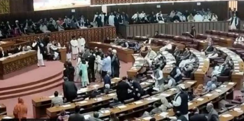 Parliament's joint session passes SC bill amid uproar by PTI lawmakers 