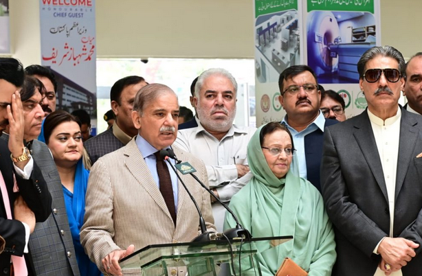 PM Shehbaz visits RIUT, stresses no politics on health & education projects