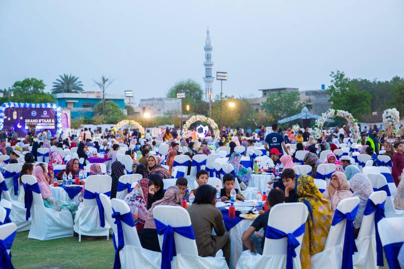 Alkhidmat Foundation hosts iftar dinner, distributes Eid gifts