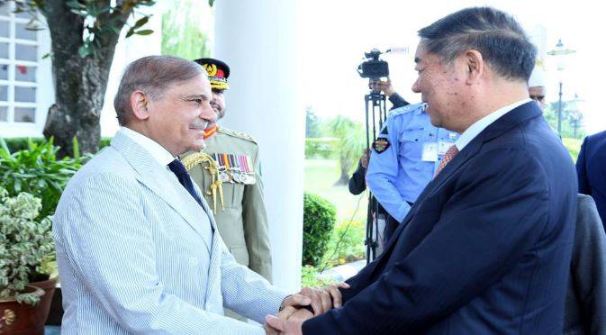 Chinese Vice Premier He Lifeng meets PM Shehbaz in Islamabad