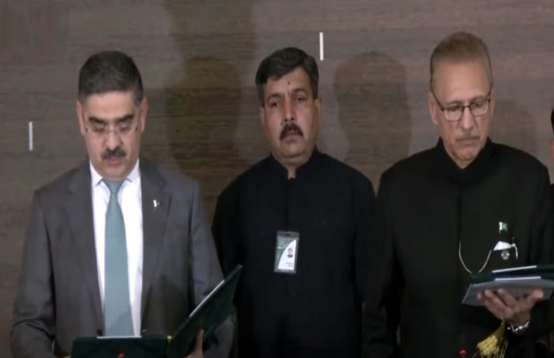 Anwaar-ul-Haq Kakar takes oath as caretaker prime minister