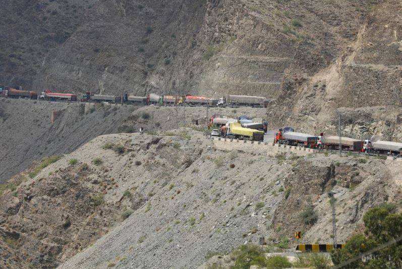 Torkham border remains closed for 6th day despite Pak-Afghan officials meeting