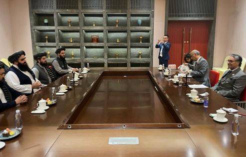 FM Jilani meets Afghan counterpart Muttaqi in China