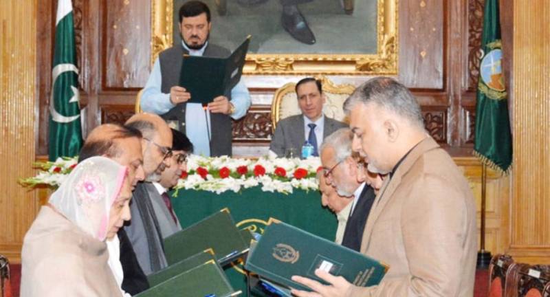 KP's 9-member caretaker cabinet takes oath