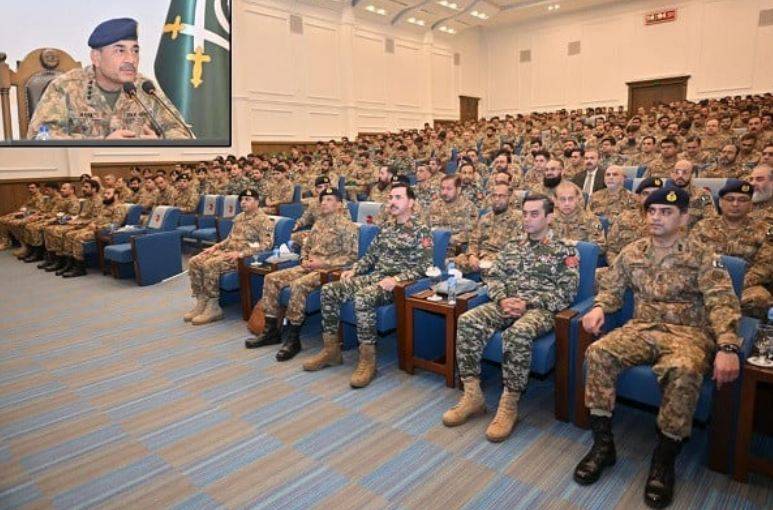 Army chief says Illegal foreigners 'seriously affecting' Pakistan's economy, security