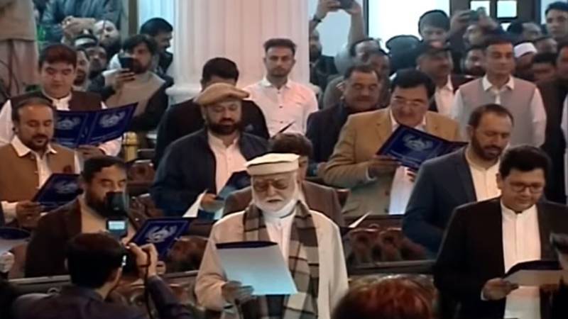 Newly-elected members of KP Assembly take oath 