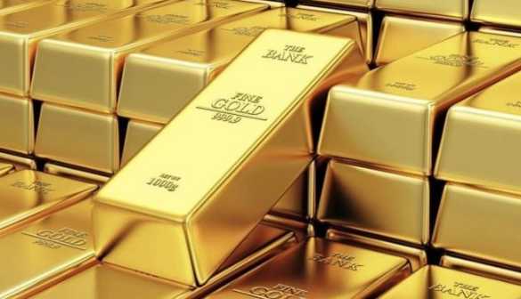 Gold price in Pakistan dips by Rs900 per tola