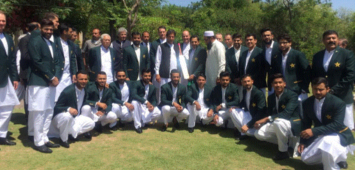 PM Imran meets Cricket World Cup squad