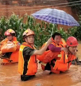 Thousands stranded, 5 killed as heavy rain lashes south China
