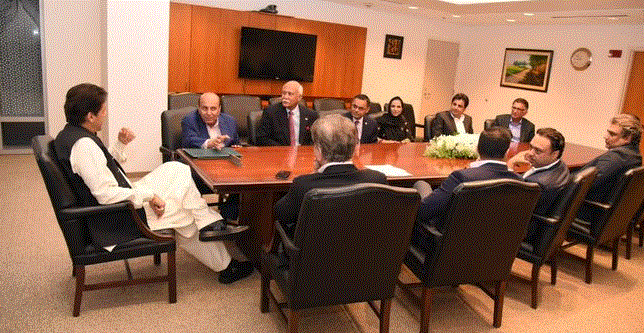PM Imran meets Pakistani business community in Washington DC