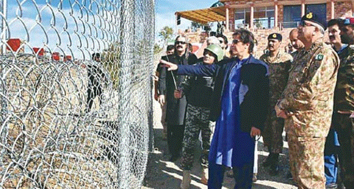 PM Imran, COAS Bajwa visit LoC, meet troops & martyrs' families: ISPR